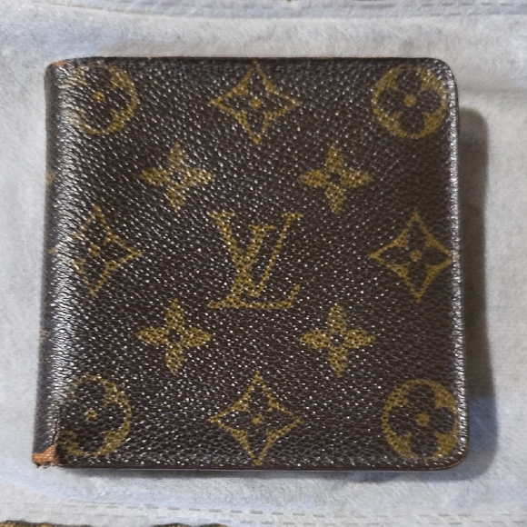 AUTHENTIC LOUIS VUITTON Monogram Bifold Wallet (Men's/Unisex) - Picture 1 of 9